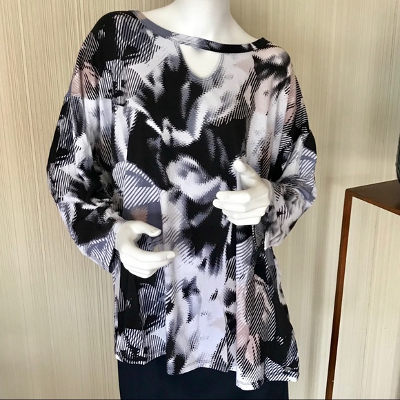 Calvin Klein Tops - Calvin Klein 2X Graphic Blouse